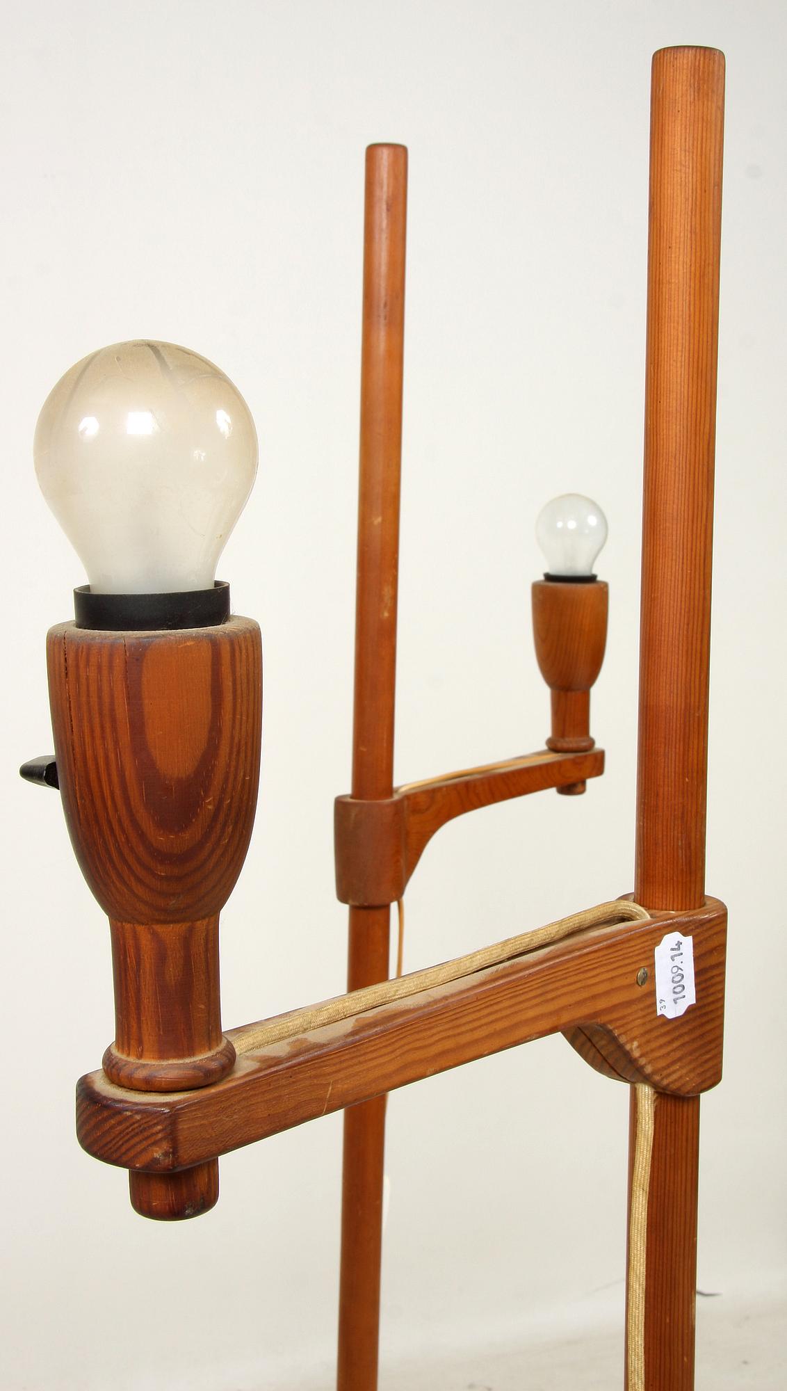 GOLVLAMPOR, 2 st, "Staken", Carl Malmsten, 1900-talets tredje kvartal.