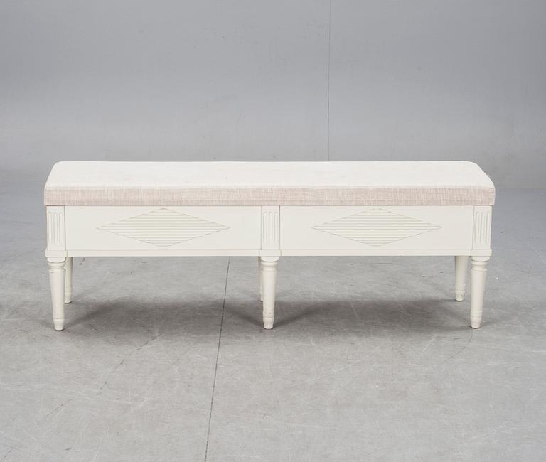 BÄNK/FÖRVARING, gustaviansk stil, modern tillverkning.