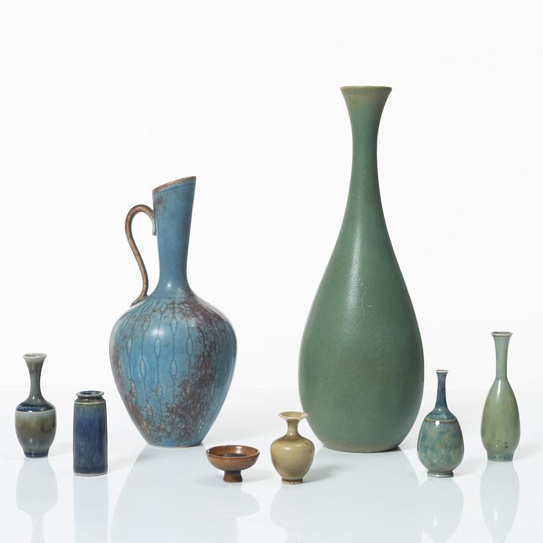 Two stoneware vases Gunnar Nylund and Carl-Harry Stålhane, Rörstrand and six ceramic miniatures, John Andersson Höganäs.