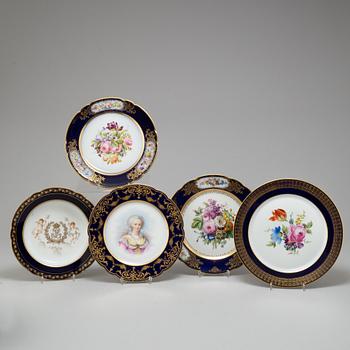 A set of 10 French dinner plates, 19th Century.