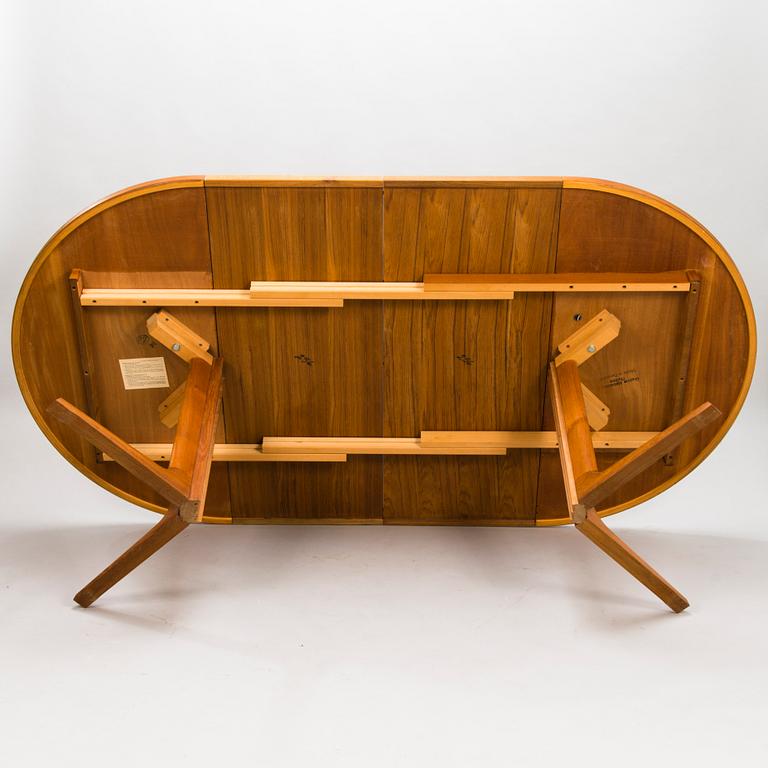 NIELS OLE MØLLER, A mid-20th-century extending dining table for Gudme Möbelfabrik, Denmark.