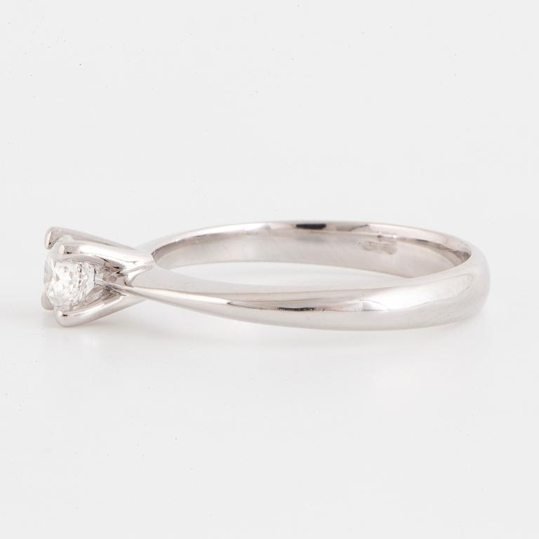 Solitaire 0,38 ct brilliant-cut diamond ring.