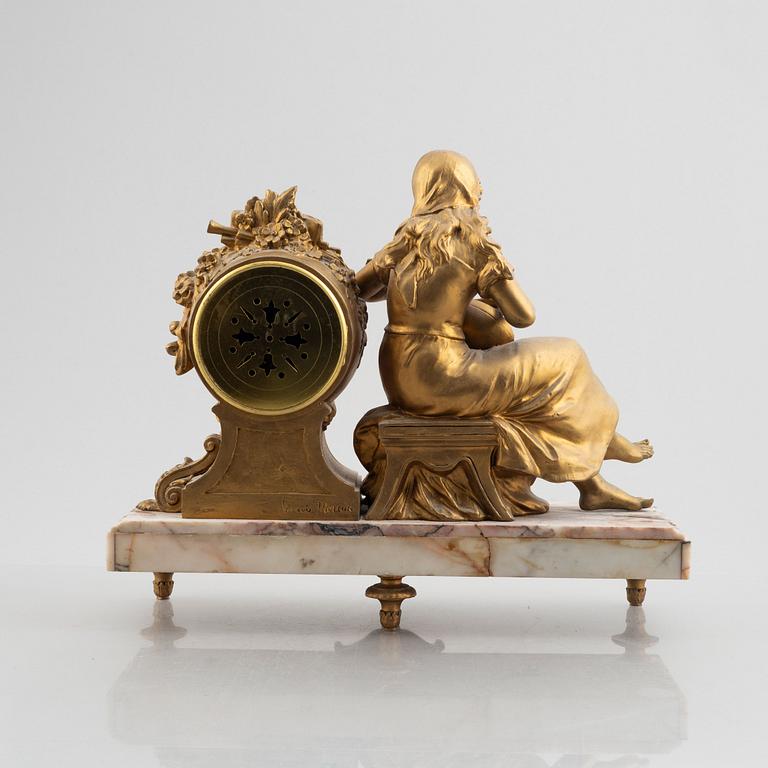 A mantle clock, second half of the 19th century.
