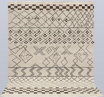 A Moroccan rug, approx. 204 x 152 cm.