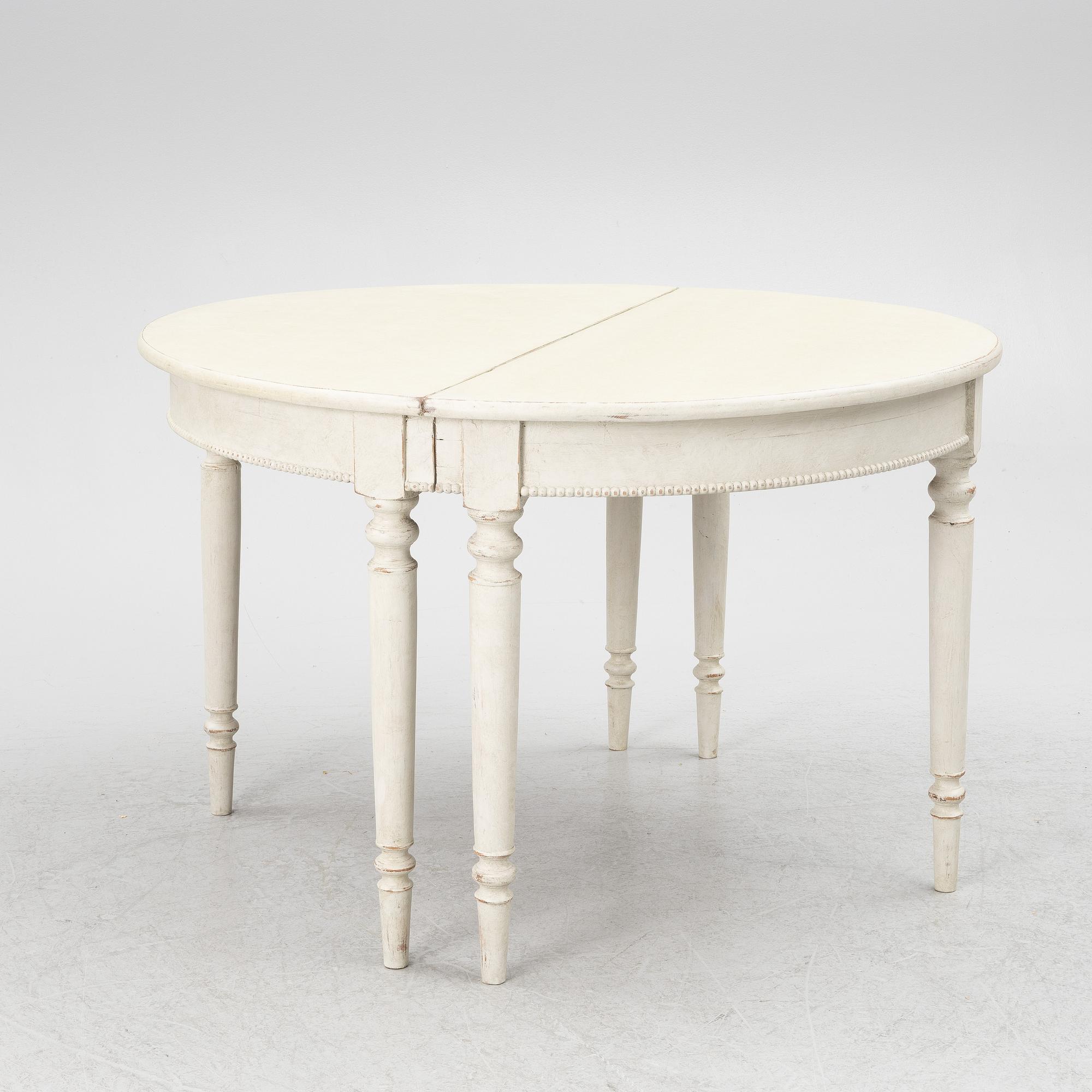 Dining table, late 19th century.