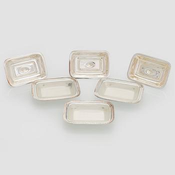 Kokoelma kattausesineitä, 17 osaa.