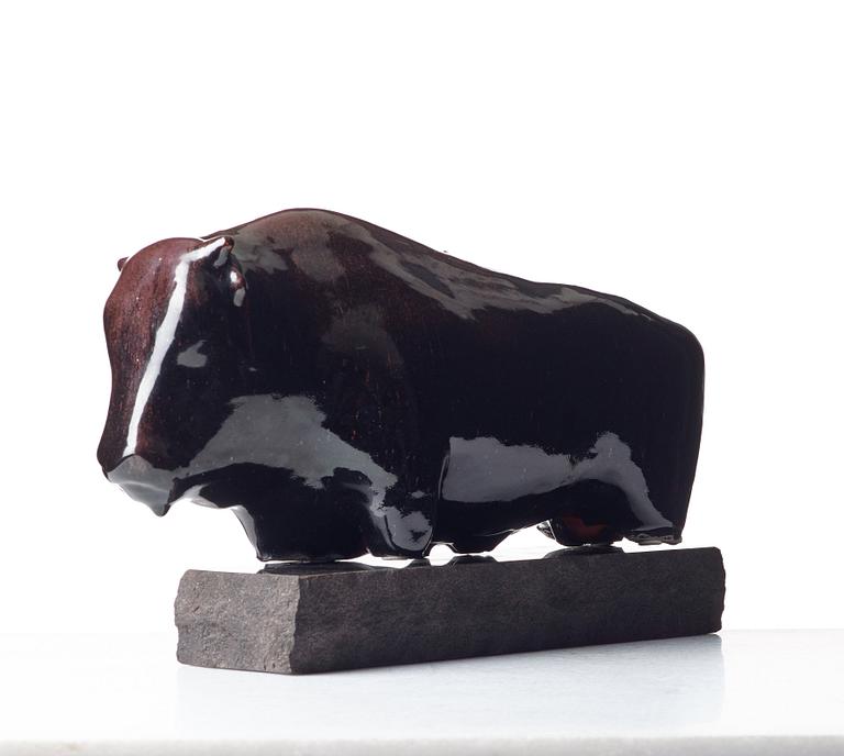 Ulla & Gustav Kraitz, a stoneware sculpture of a bull, Fogdarp, Förslöv, Sweden.