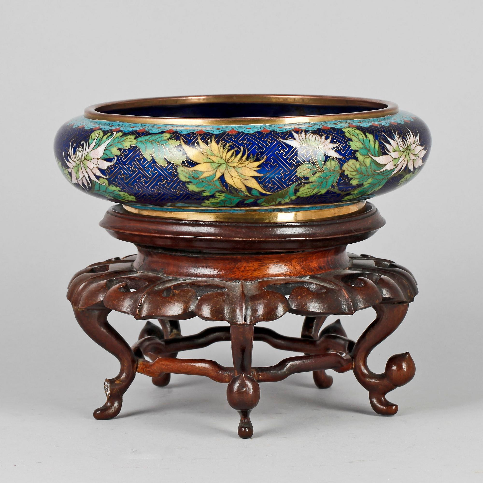 RÖKELSEKAR, cloissoné, Kina, 1900-talets första hälft.