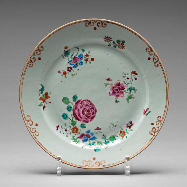 TALLRIKAR, 24 stycken, kompaniporslin. Qingdynastin, Qianlong (1736-95).