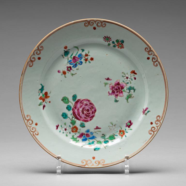 A set of 24 famille rose dinner plates, Qing dynasty, Qianlong (1736-95).