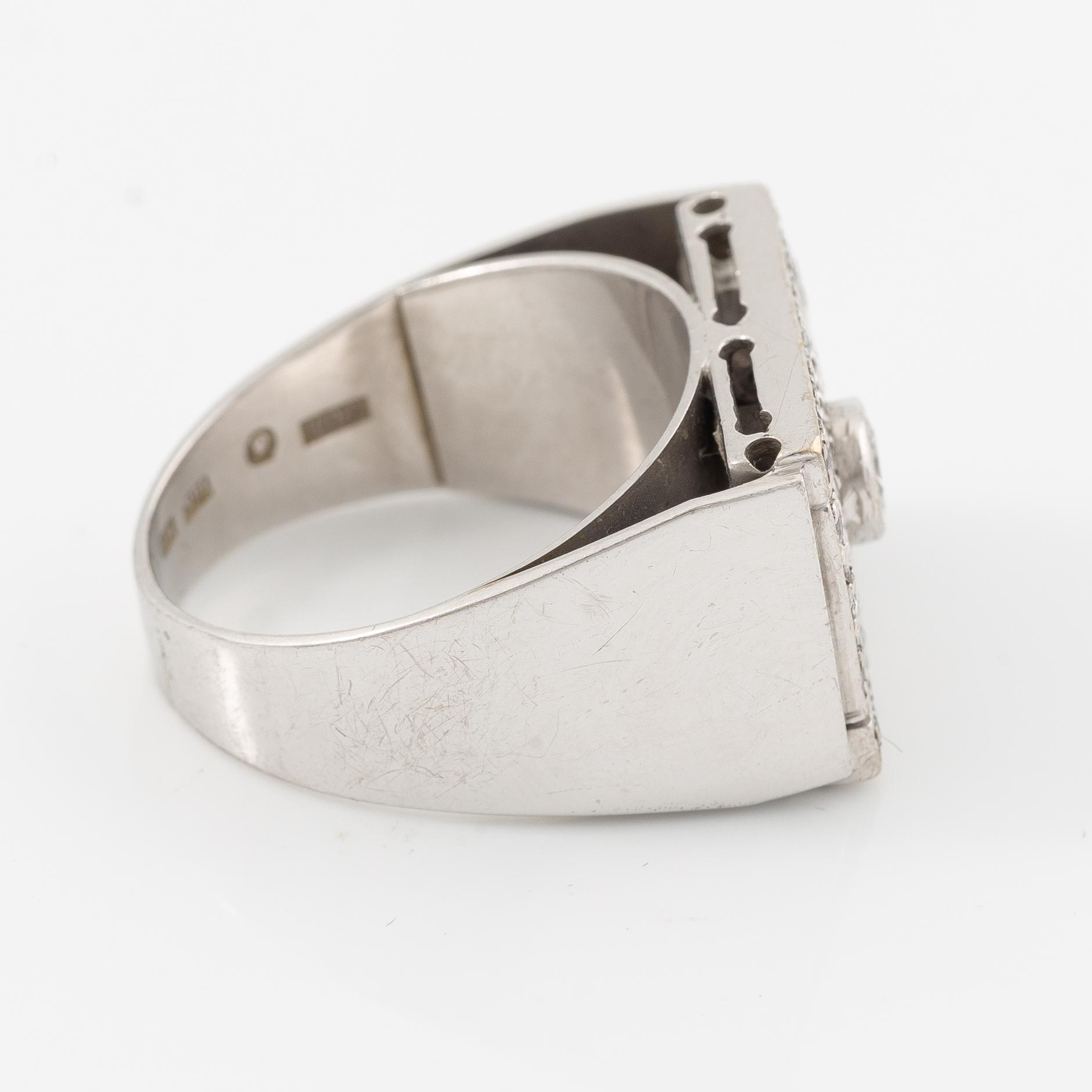 Ring, 18K white gold set with brilliant-cut diamonds.