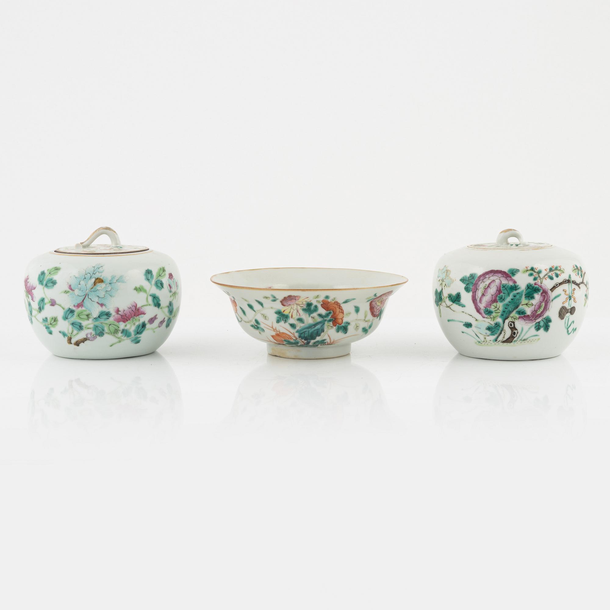 A set of four famille rose boxes with covers and a bowl, late Qing dynasty.