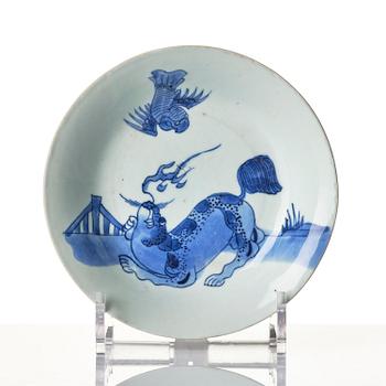 A blue and white stemcup and dish, Transition, 17th century.