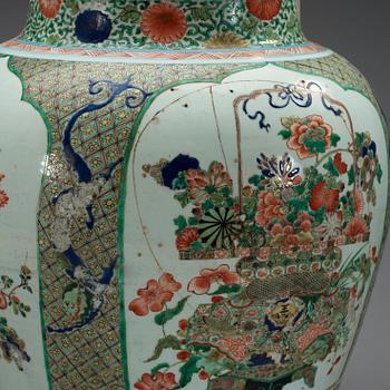 A large famille verte jar, Qing dynasty, Kangxi (1662-1722).