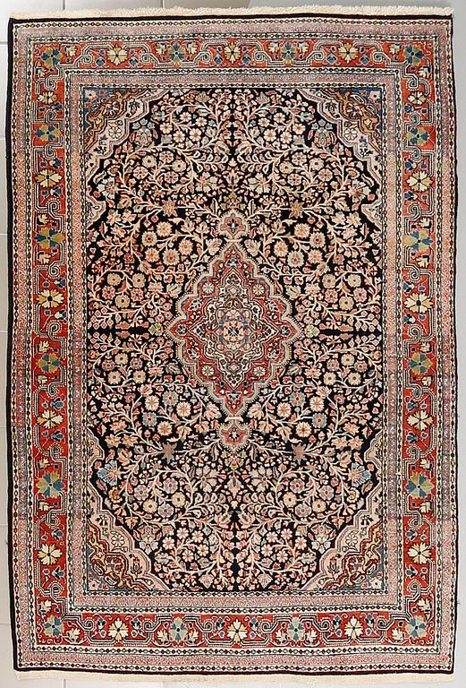 A Djosan rug, semiantique, 203 x 136 cm.