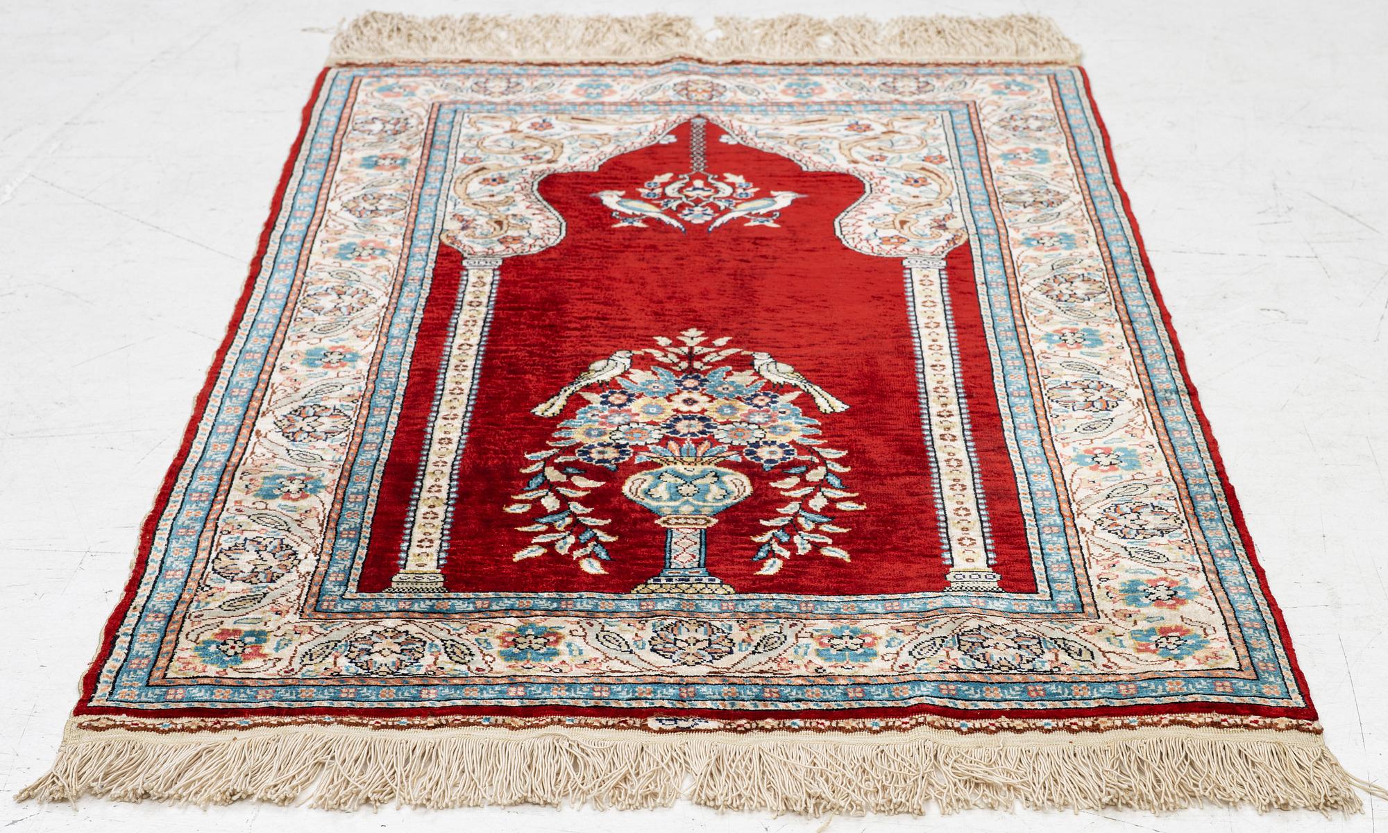 Carpet, Hereke, silk, approx. 98 x 63 cm.