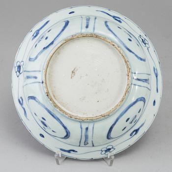 A blue and white kraak dish, Ming dynasty, Wanli (1572-1620).