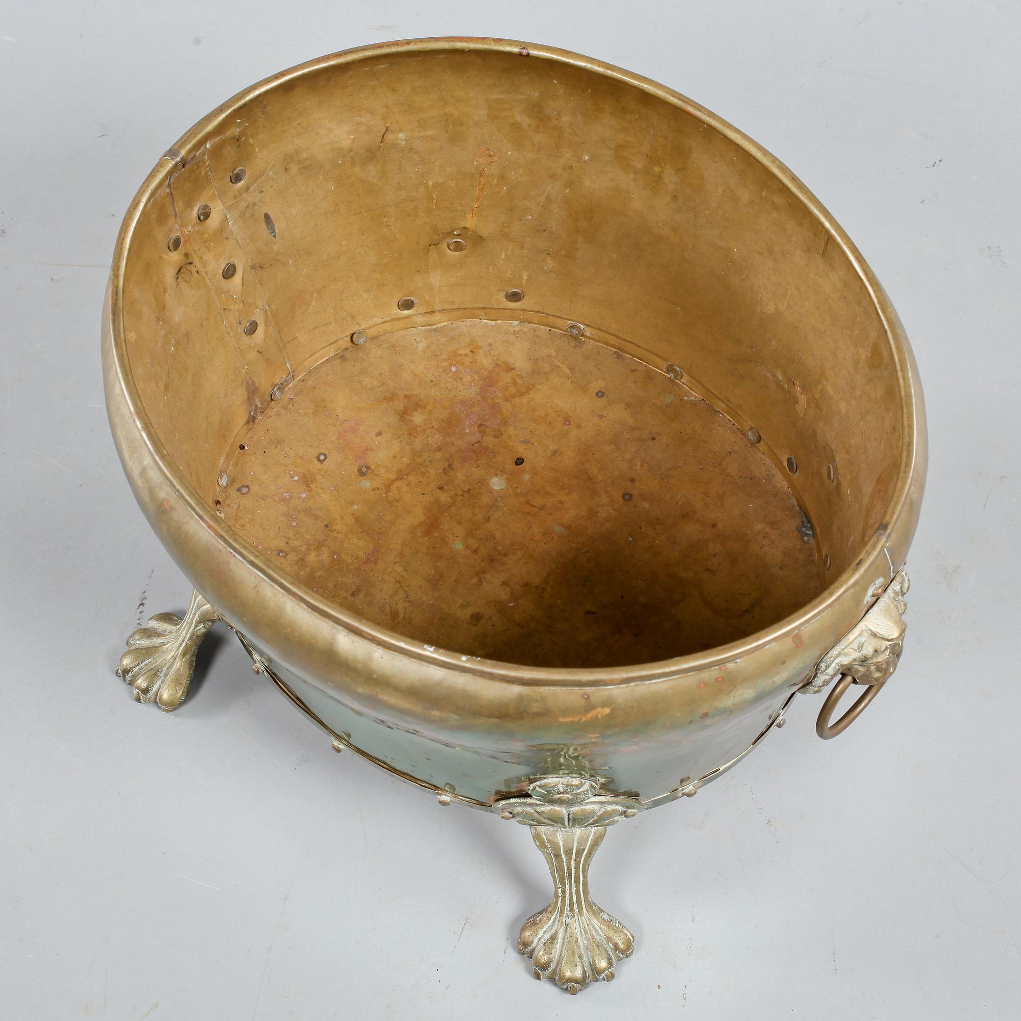 YTTERFODER, gulmetall, barockstil, omkring 1900-talets mitt.