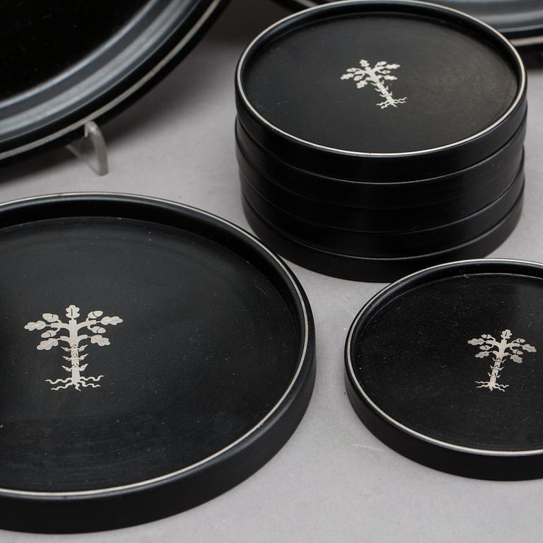 TALLRIKAR OCH COASTERS, 14 delar, isolit och silver, Perstorp.