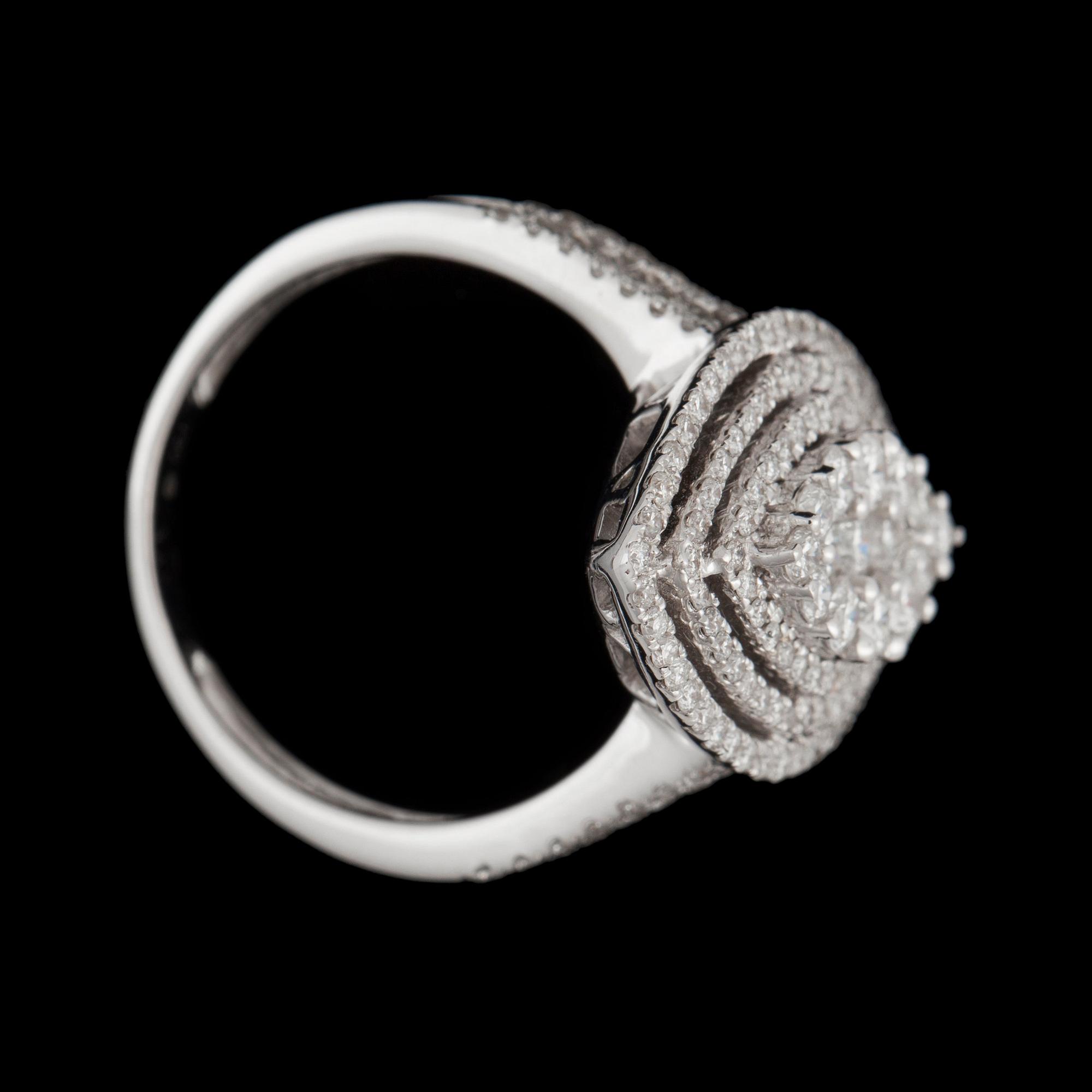 RING med briljantslipade diamanter totalt ca 1.35 ct. Kvalitet ca G-H/VS-SI.