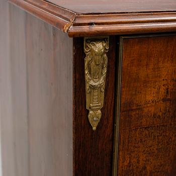 BYRÅ, gustaviansk stil, 1800-tal.