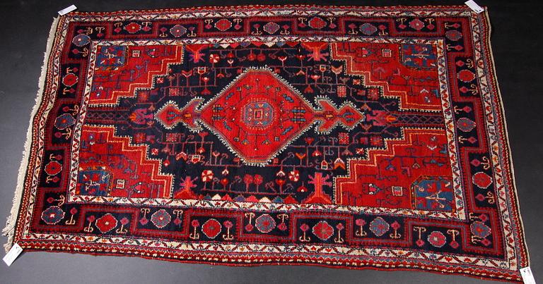 MATTA, orientalisk, semiantik. Ca 225 x 130.