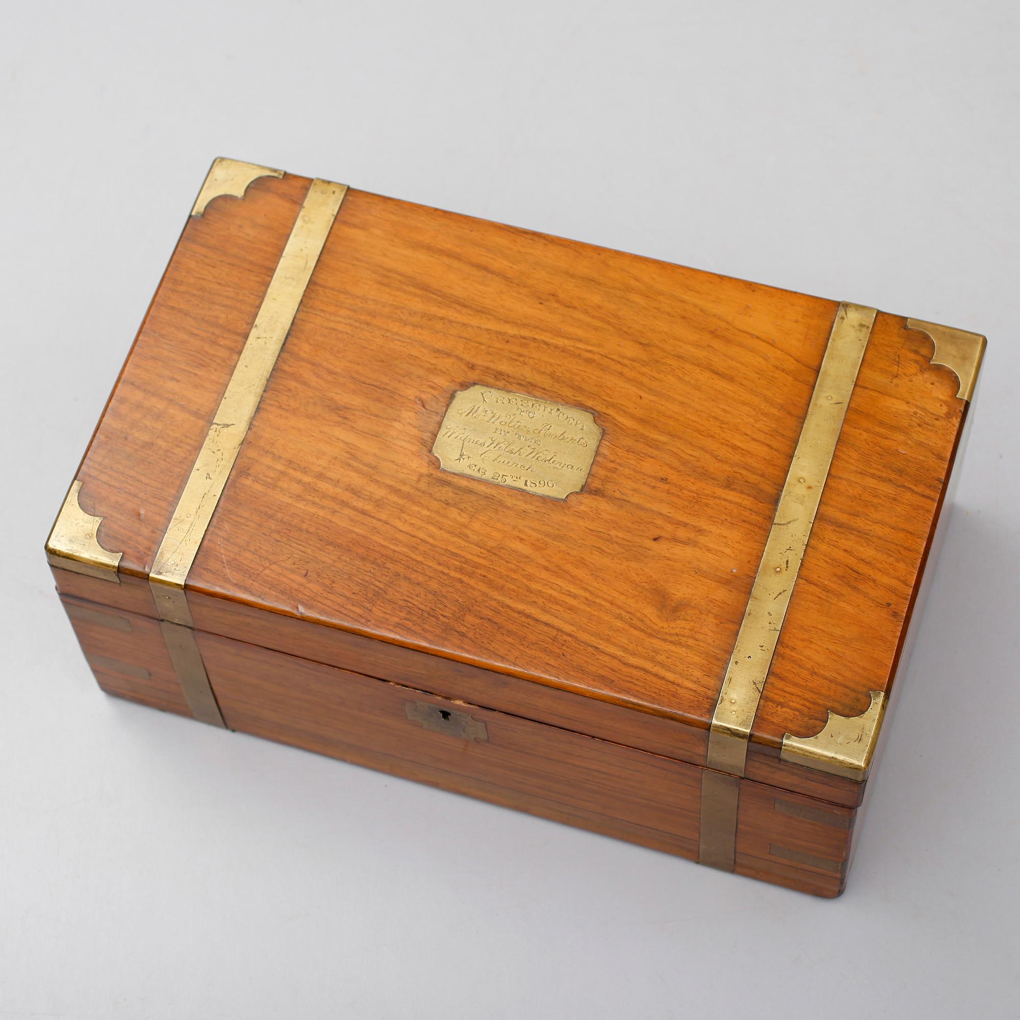 SKRIVLÅDA, England, omkring år 1900.