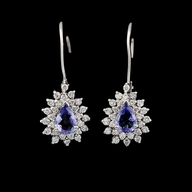 ÖRHÄNGEN, 1 par, 14K vitguld, tanzaniter och diamanter 0.25 ct.