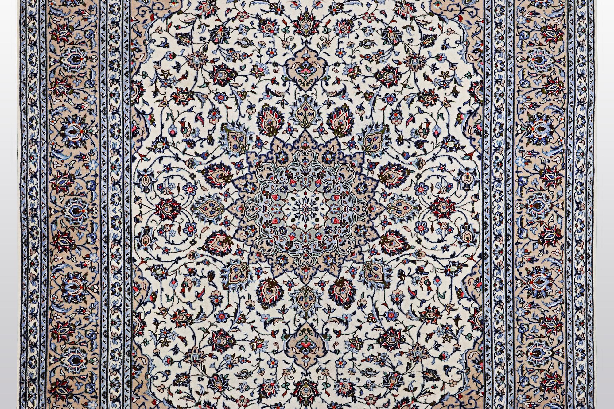 Matta, Keshan, ca 355 x 252 cm.