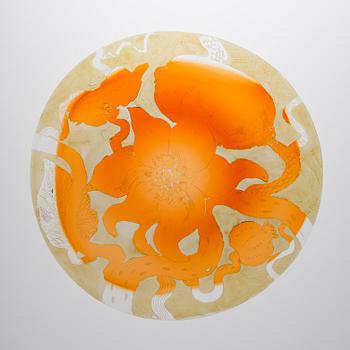 KERTTU NURMINEN, AN ART GLASS DISH. Sign. Kerttu Nurminen, Nuutajärvi Notsjö 1984.