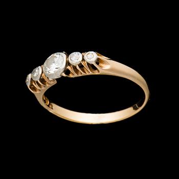 A RING, 14K gold, old- and 8/8-cut diamonds. Weight c. 2,4 g.
