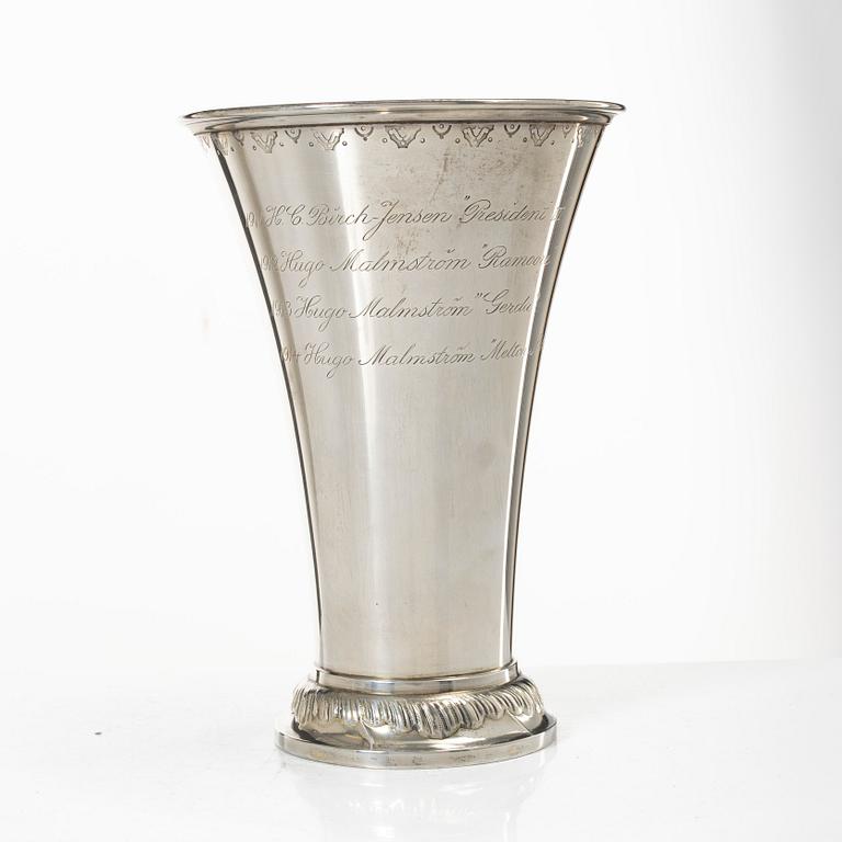 A silver beaker, CG Hallberg, Stockholm, 1911.