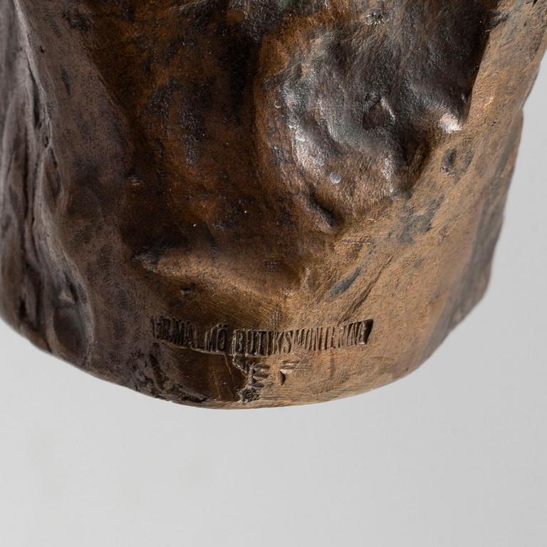 HELGE HÖGBOM, sculpture, bronze, brown patina, signed H.W.Högbom and with foundry mark AB Malmö butiksmontering.