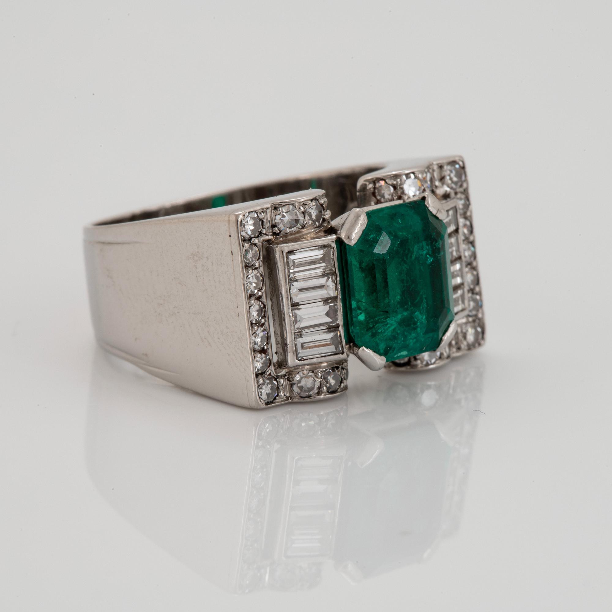 A WA Bolin platinum ring set with a faceted emerald with a weight of ca 2.30 cts.