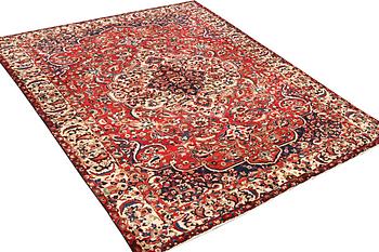 A Mahal carpet c. 315 x 215 cm.