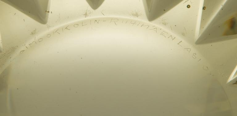 AIMO OKKOLIN, A CRYSTAL VASE. Water lily. Signed Aimo Okkolin Riihimäen Lasi Oy. Designed in 1960.