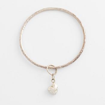 Sandberg, bangle, silver, with heart charm.