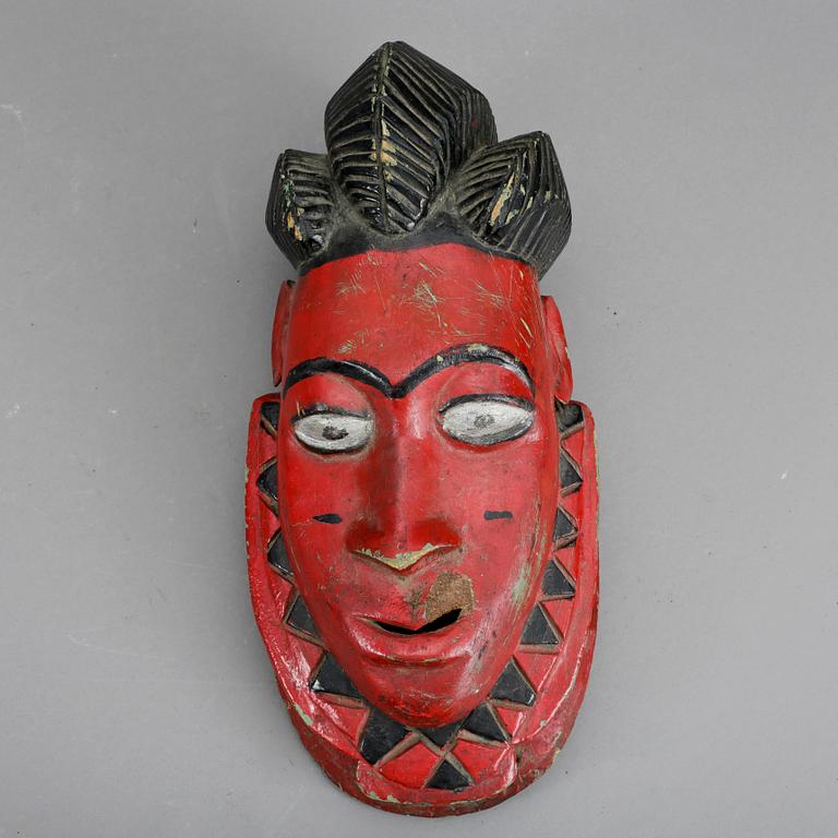 MASKER, 2 st, Västafrika, 1900-tal.