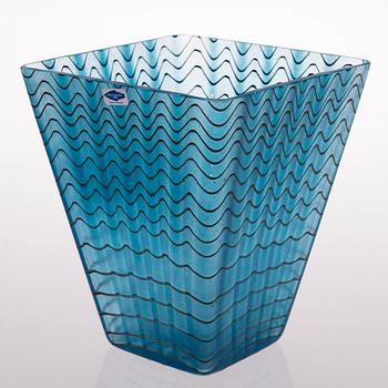 A glass vase, signed Oiva Toikka Nuutajärvi Notsjö 1992, numbered 244/300.