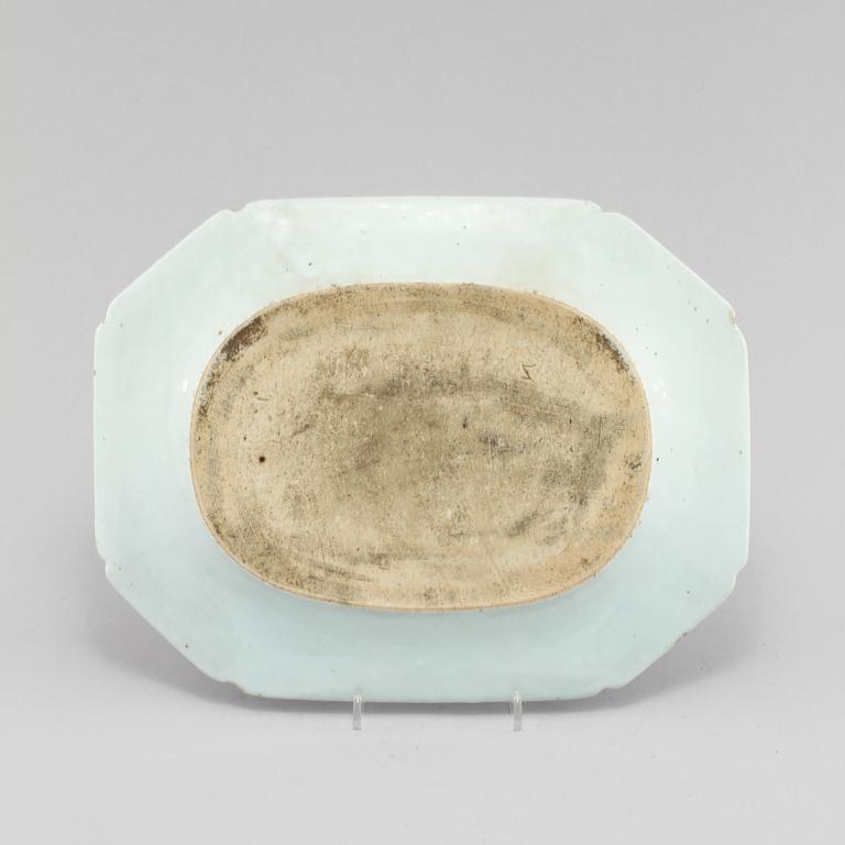 STEKFAT, porslin, Kina, omkring år 1800.