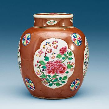 1709. A famille rose jar with cover, Qing dynasty.