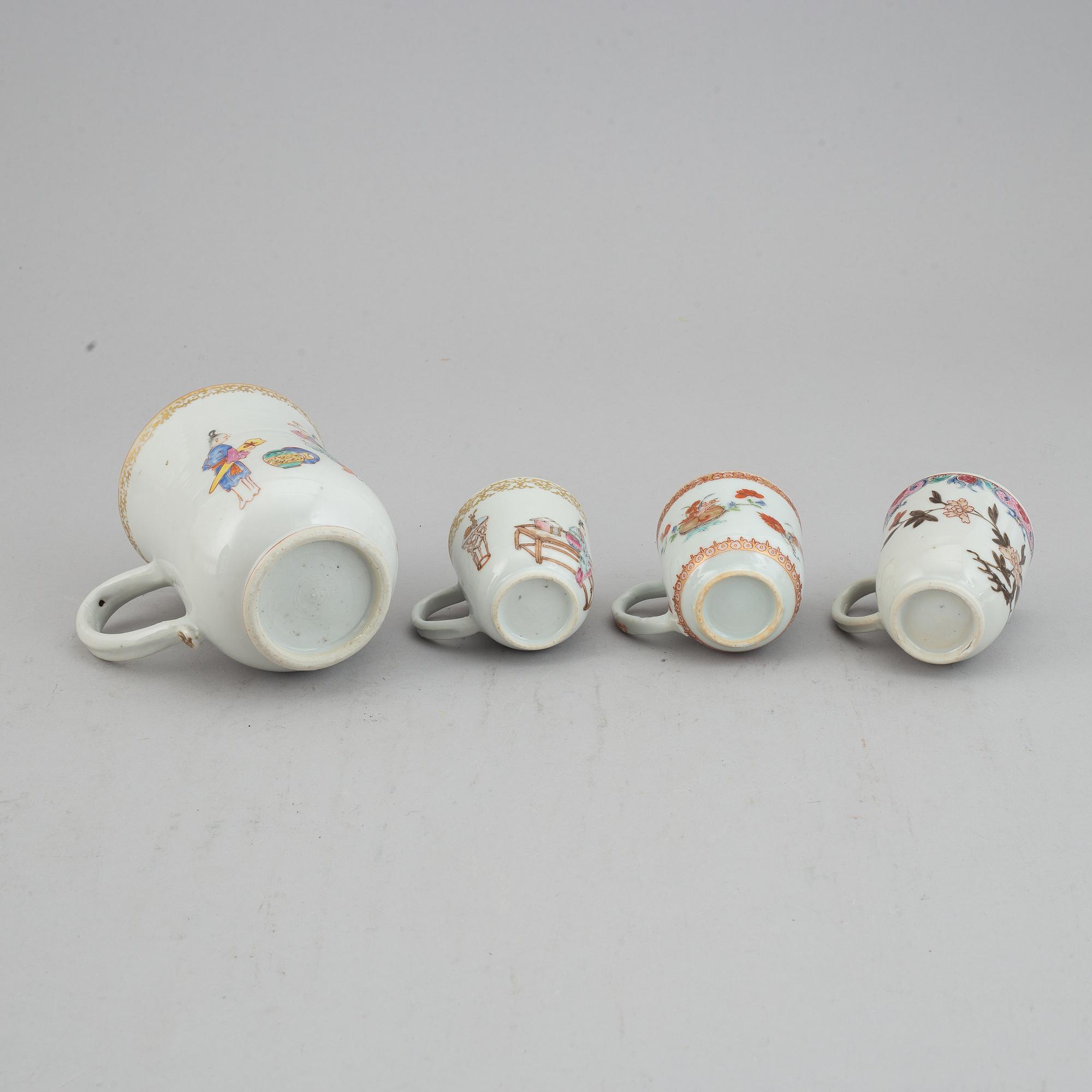 Muggar, fyra stycken, kompaniporslin. Qingdynastin, Qianlong (1736-95).