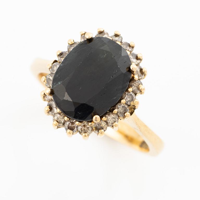 Ring, 18K gold with dark sapphire and brilliant-cut diamonds.