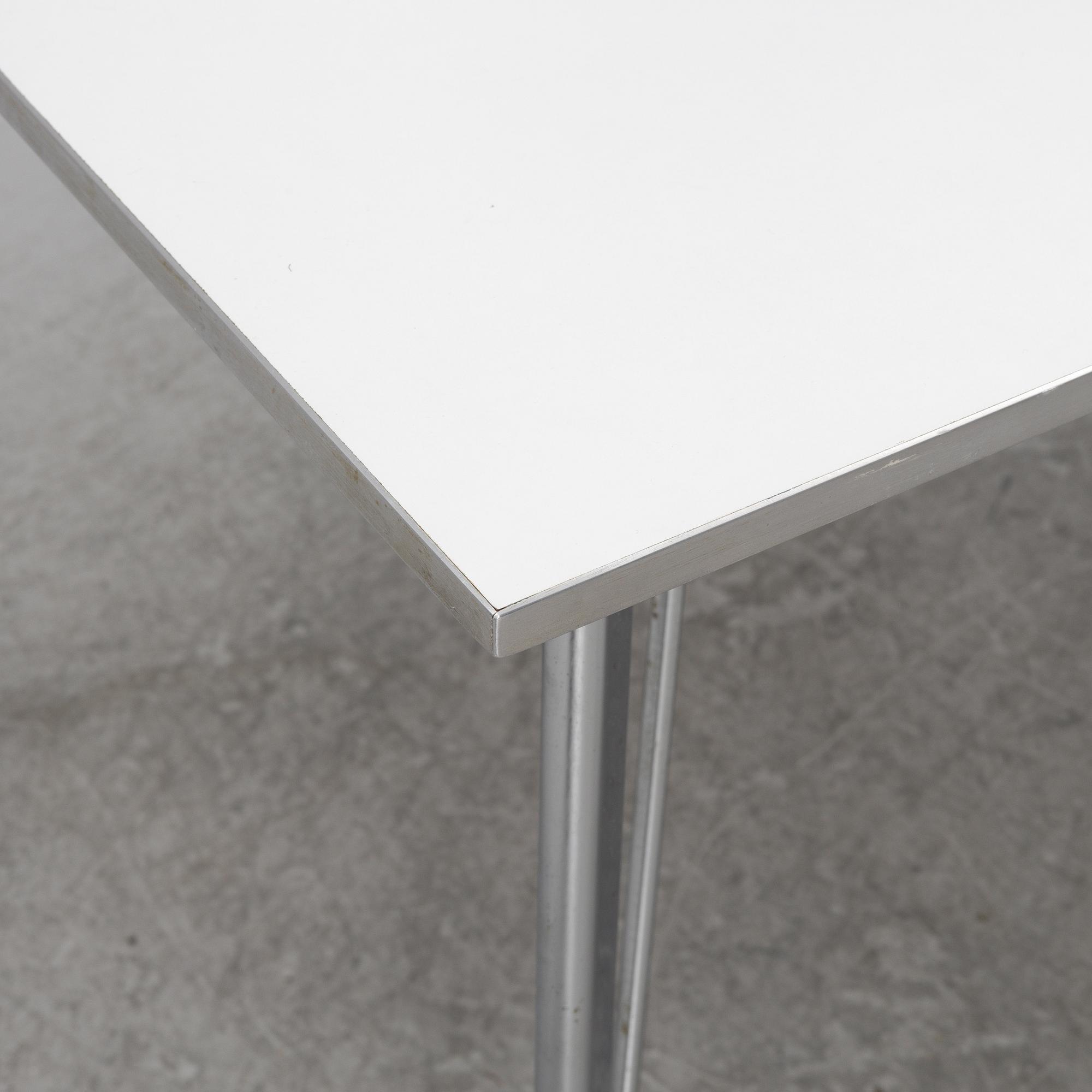 Arne Jacobsen,a table model 3605, Fritz Hansen, late 20th century.