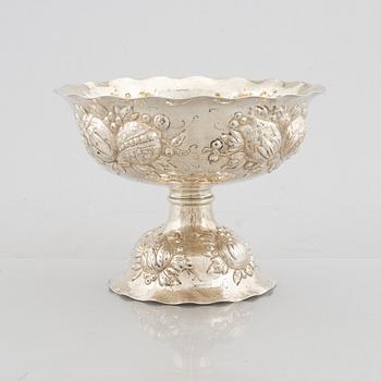 A Swedish silver Baroque style bowl, mark of Silverhantverk Aktiebolaget, Stockholm 1935.