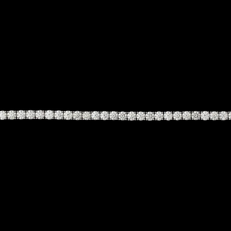 ARMBAND, 47 briljantslipade diamanter, tot. 9.46 ct.