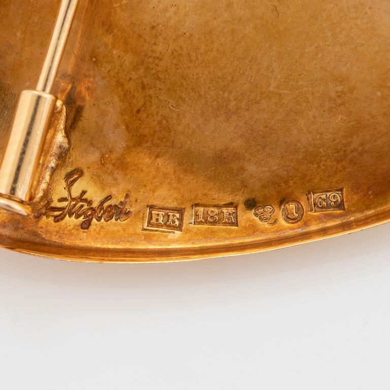 Stigbert en brosch och ett par örhängen 18K guld med kvarts.