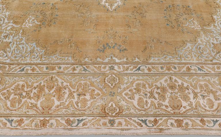 An oriental carpet ca 400 x 295 cm.