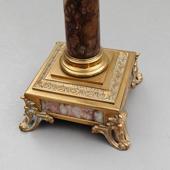 BORDSFOTOGENLAMPA, marmor och mässing, 1800-/1900-tal.