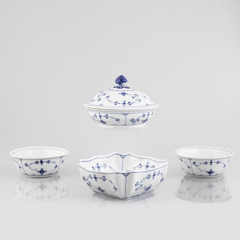 A set of three 'Blue Fluted' porcelain serving bowls and a bowl with cover, Royal Copenhagen, 1893-1900.